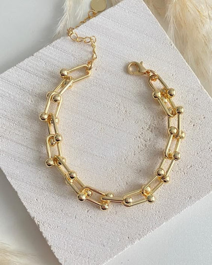 Set Ancla: Símbolo de Fortaleza y Lujo Diario